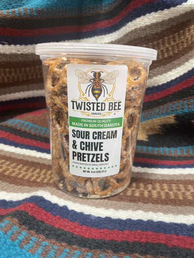 TWISTED BEE SOUR CREAM AND CHIVE PRETZELS